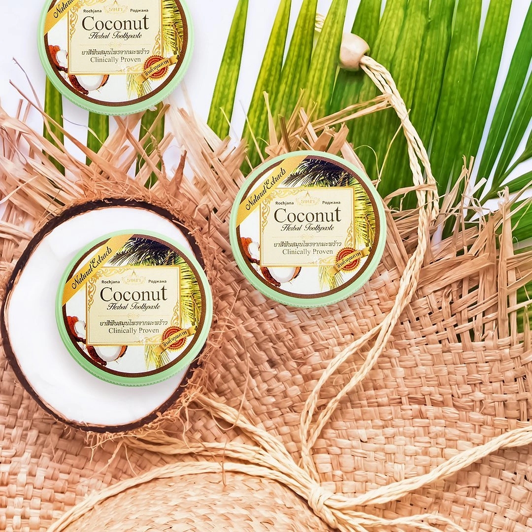 Натуральная травяная круглая отбеливающая зубная паста из Тайланда с Кокосом Rochjana Coconut Toothpaste купить в Москве и Московской области.